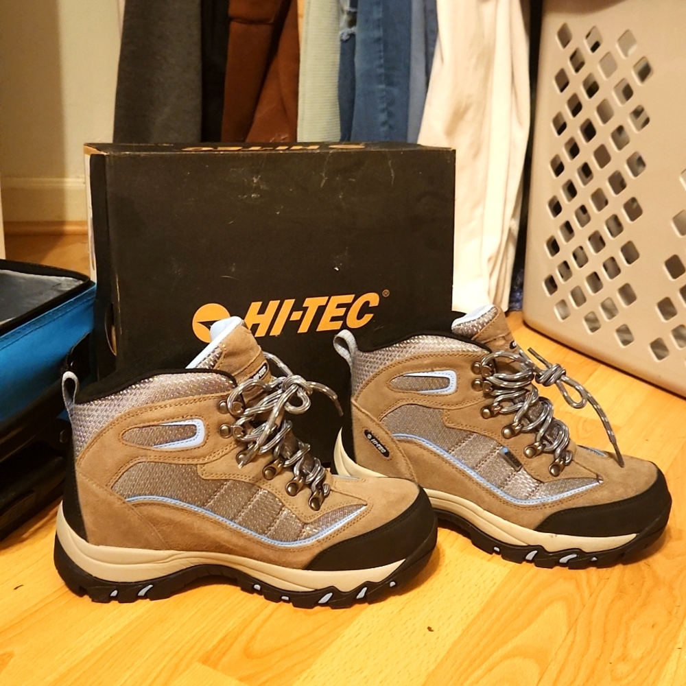 Never used waterproof hiking/athletic boots